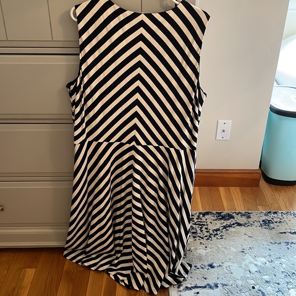 22W Tahari Black and White Stripped Dress - Picture 3 of 3